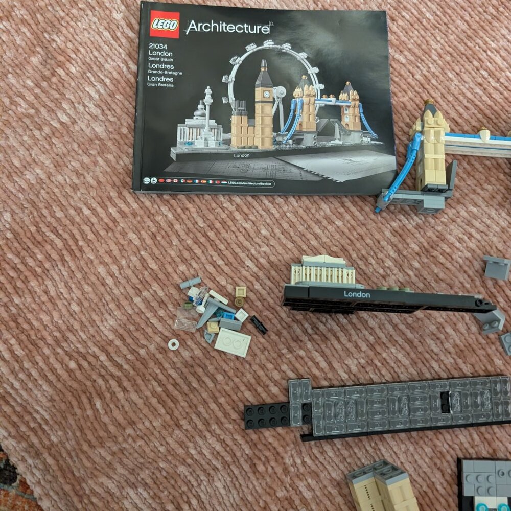 LEGO Architecture London Skyline 21034 | Built, Complete — All 468 Pieces - Picture 4 of 4